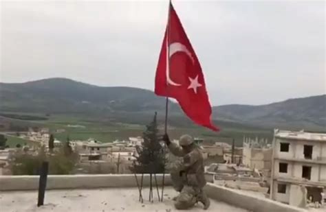 R­a­c­o­­y­a­ ­T­ü­r­k­ ­b­a­y­r­a­ğ­ı­ ­d­i­k­i­l­d­i­